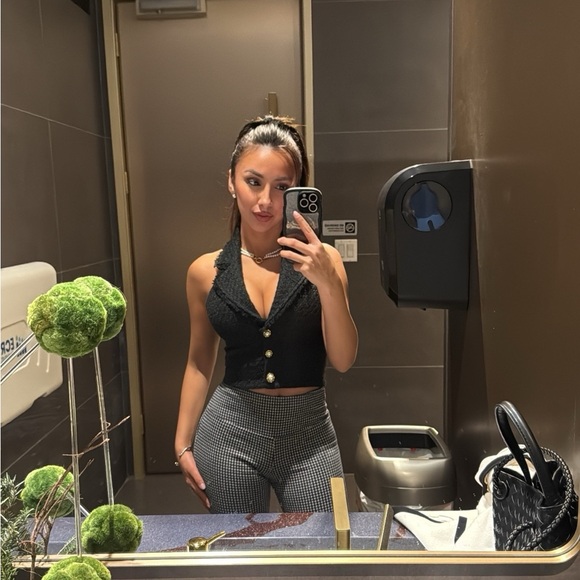 Alice + Olivia Black Halter Blouse with Notched Collar MERI HALTER VEST😍 - Picture 3 of 15